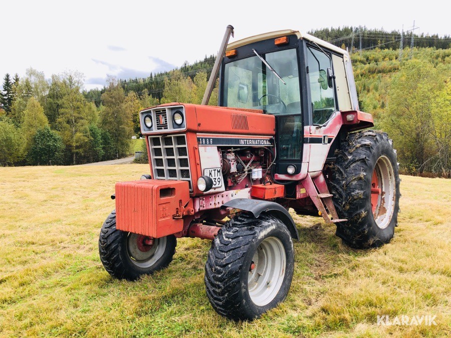 Traktor International F 886
