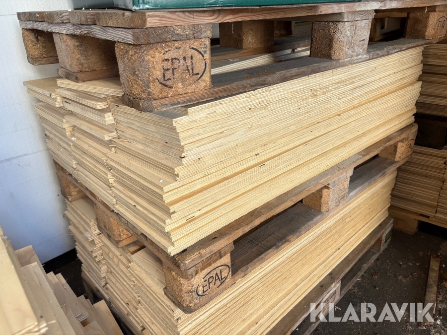 Spillbitar ca 75 st Plywood