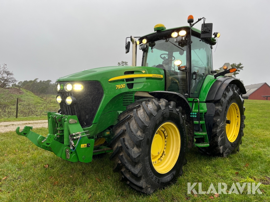 Traktor John Deere 7930 med frontlyft