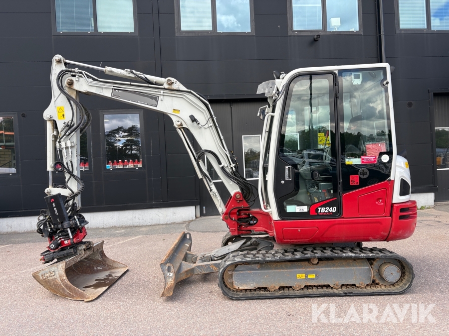 Grävmaskin Takeuchi TB240 med redskap