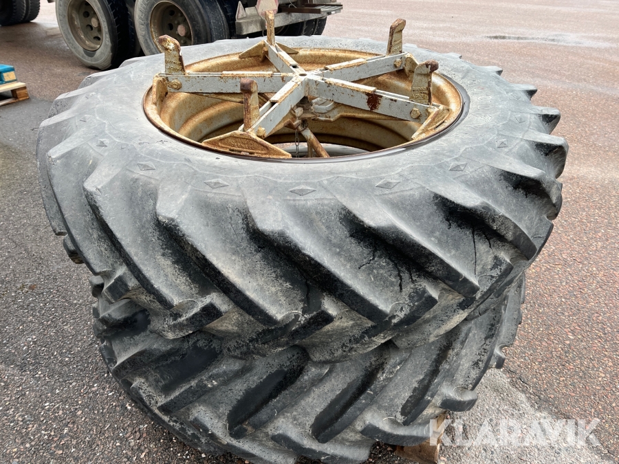 Dubbelmontage Goodyear 16.9/14-34
