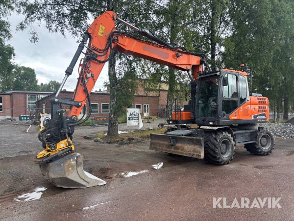 Grävmaskin Doosan DX170W-5 med tiltrotator & skopa