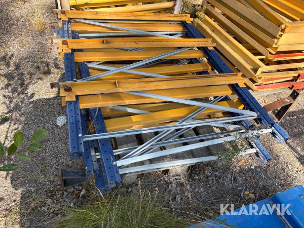 Väggmonterat Pallstelage med utdragsenheter för sj pallar