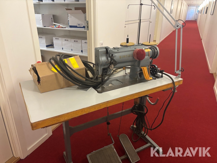 Symaskin Singer med bord