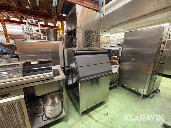 Ismaskin med isbehållare Metos och Scotsman