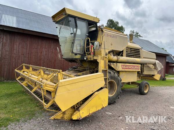 Skördetröska New Holland 8070 17 ft