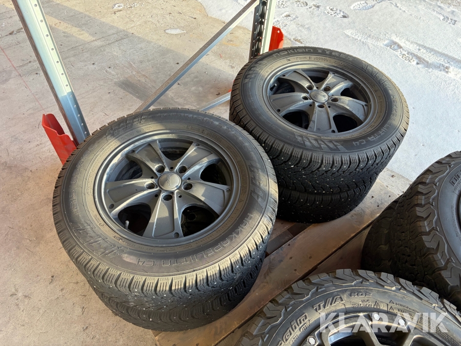 Däck 215/65R16C Nokian Hakkapeliitta C4 med fälgar 4st