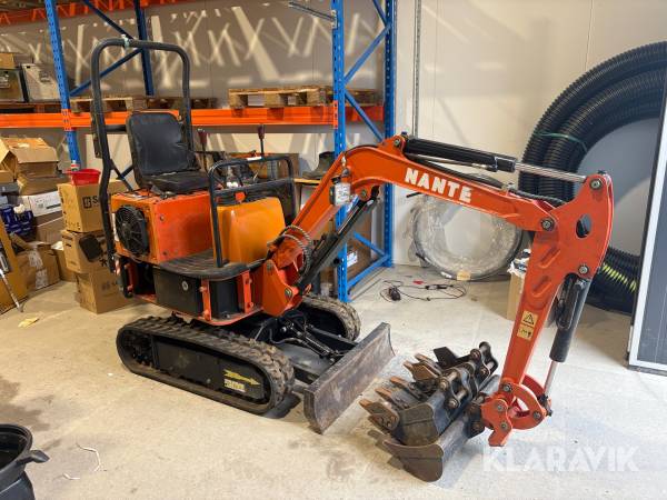 Grävmaskin Nante NT10 med maskinsläp