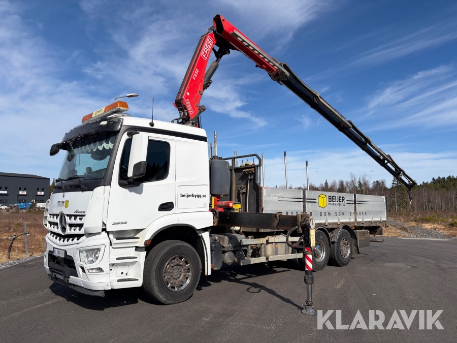 Kranbil Mercedes-Benz Arocs 2532 med Fassi F 235