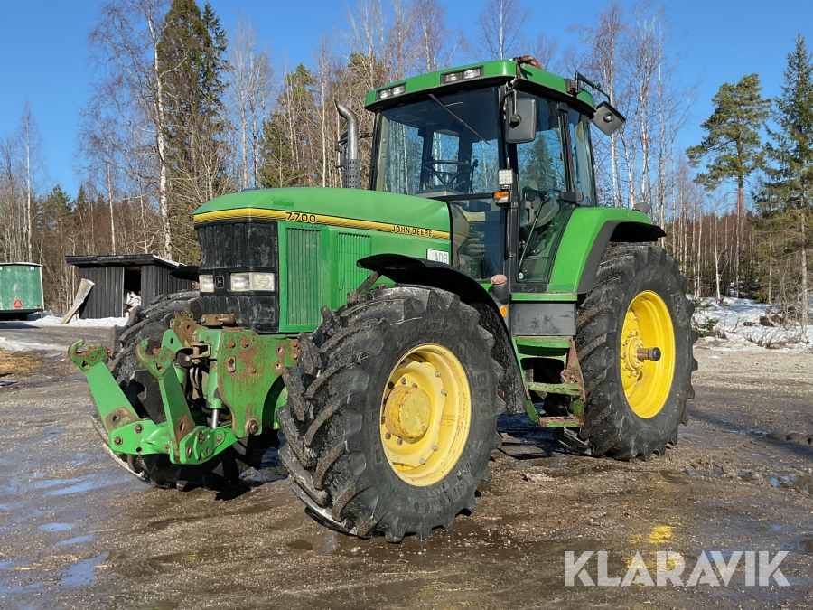 Traktor John Deere 7700