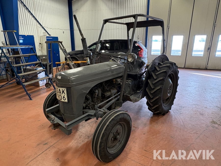 Veterantraktor Grålle Massey Ferguson