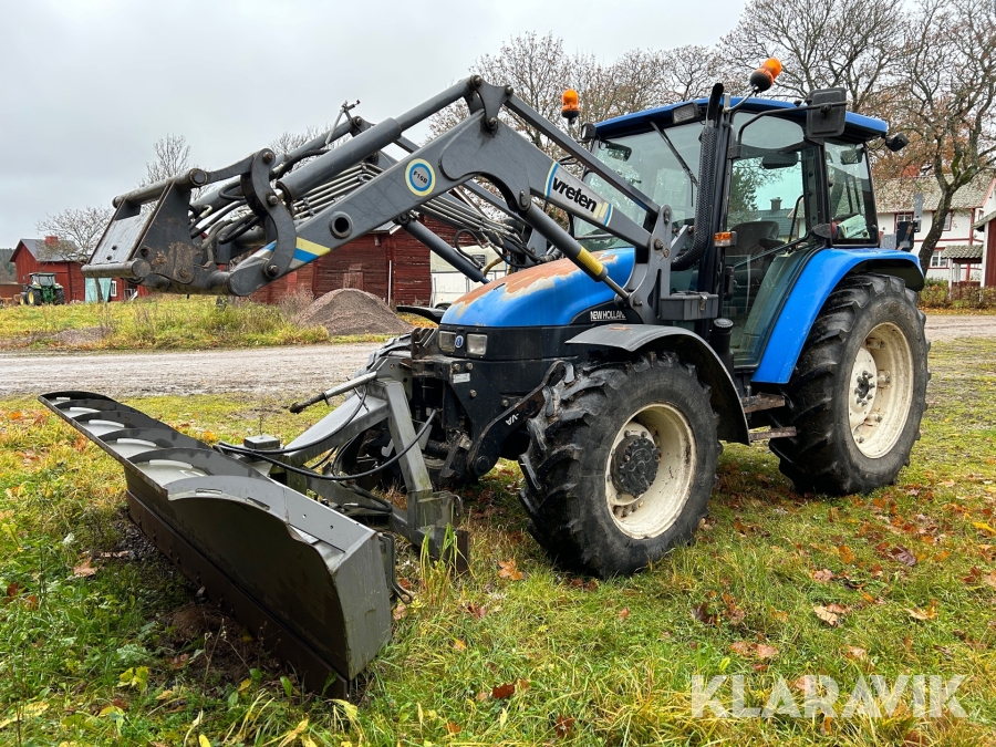 Traktor New Holland TL90 med vikplog