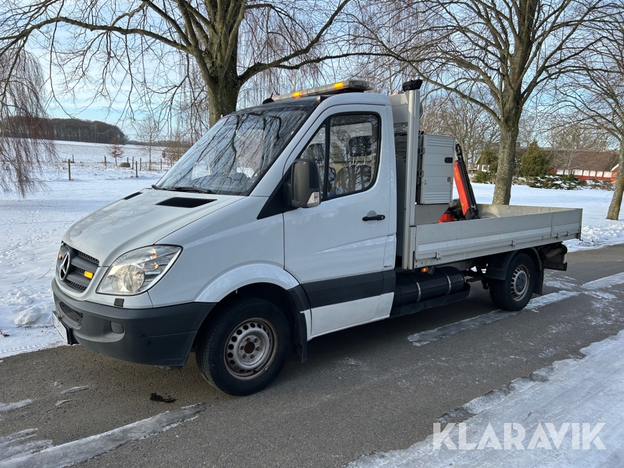 Lätt lastbil Mercedes-Benz Sprinter med kran