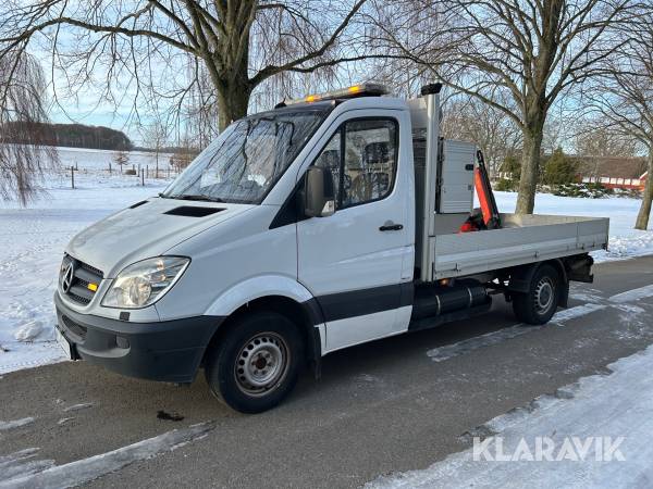 Lätt lastbil Mercedes-Benz Sprinter med kran