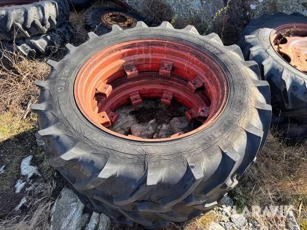 Lantbruksdäck till Volvo 13.6 R36