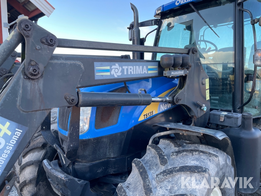 Traktor New Holland TS135A