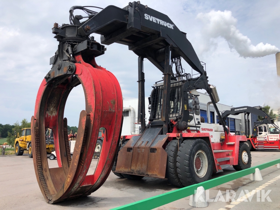 Ved- och timmertruck Swetruck TMF 28-21 med grip