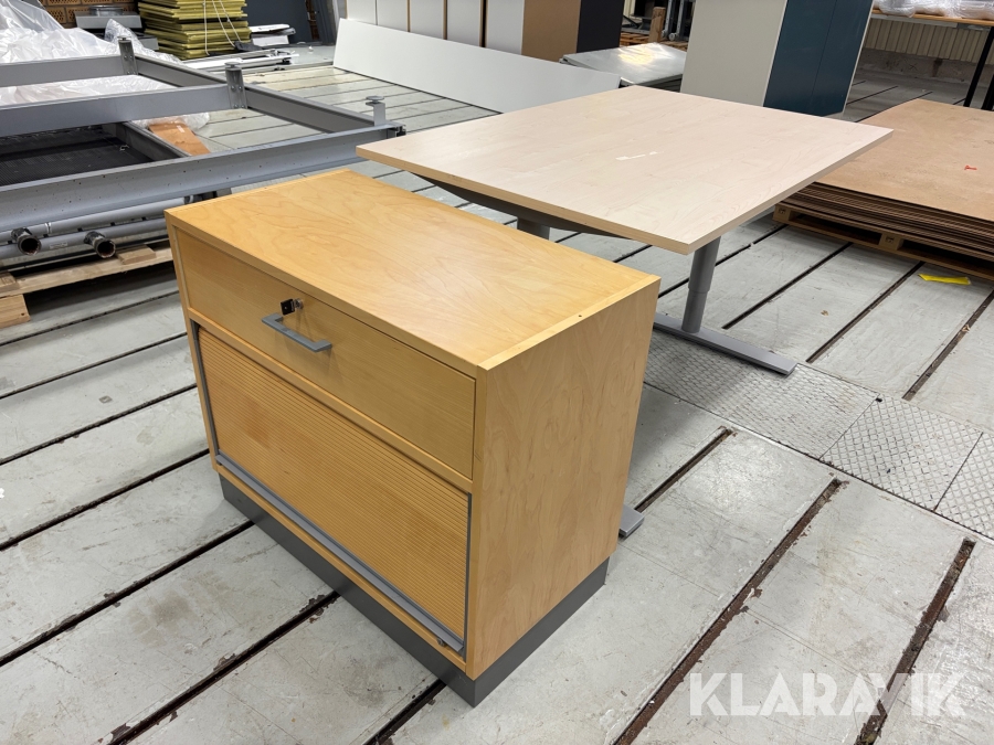 Skrivbord och skåp Kinnarps