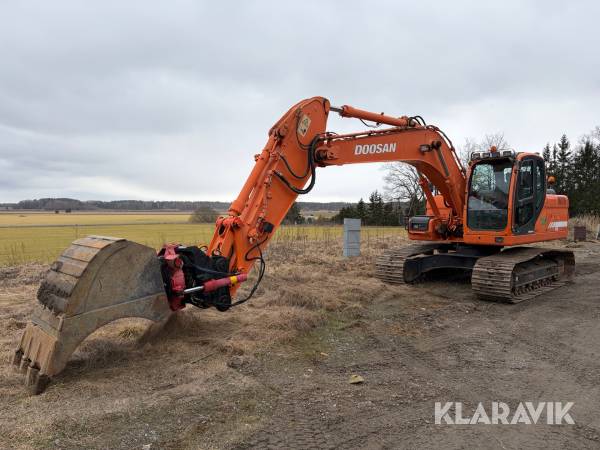 Grävmaskin Doosan DX180LC med tiltrotator och redskap