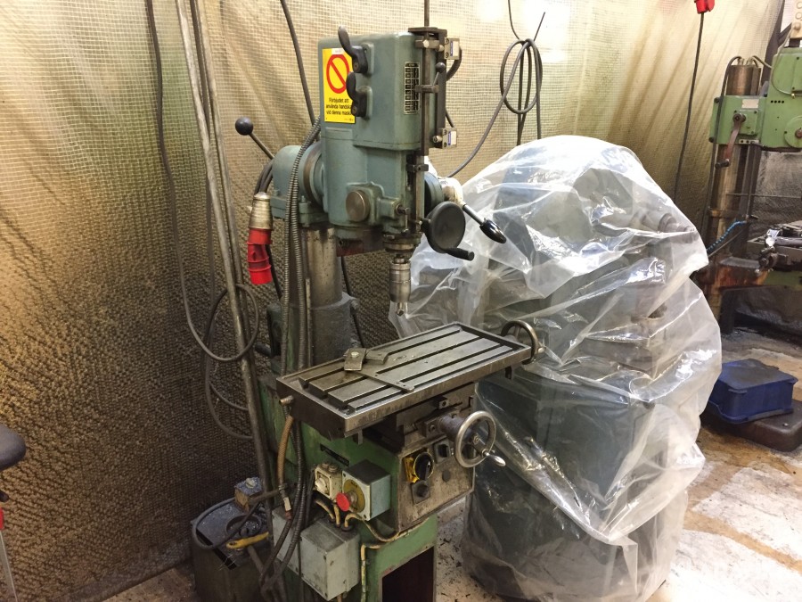 Pelarborrmaskin med kordinatbord