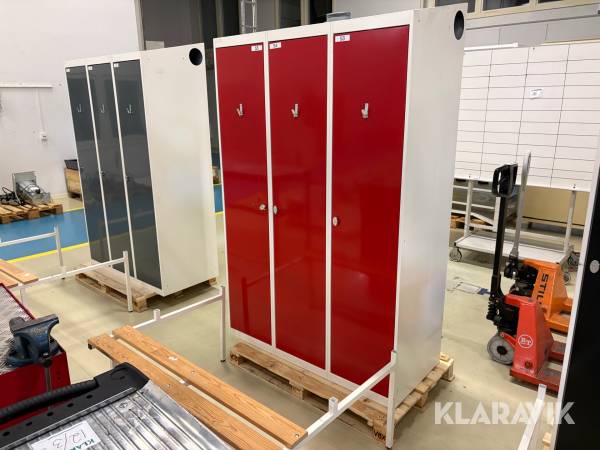 Klädskåp röd 2 st sektioner