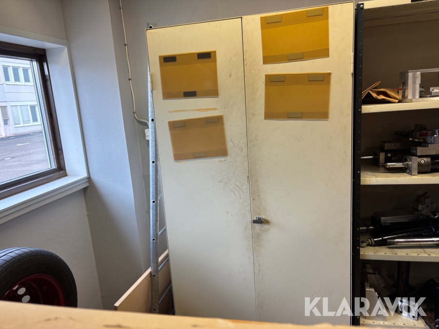 Plåtskåp 1x2.1m