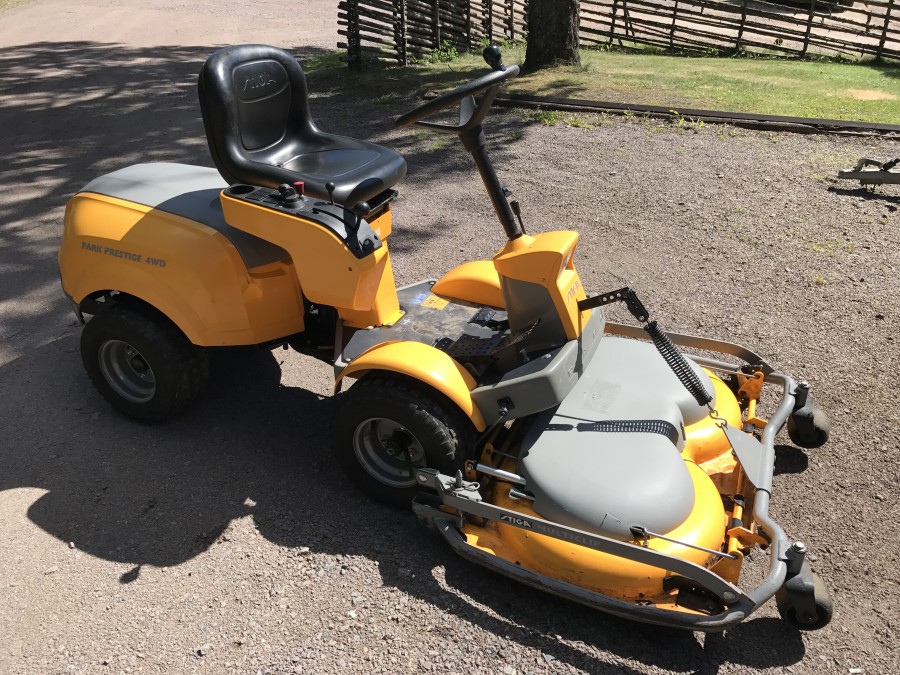 Åkgräsklippare Stiga Prestige 4WD