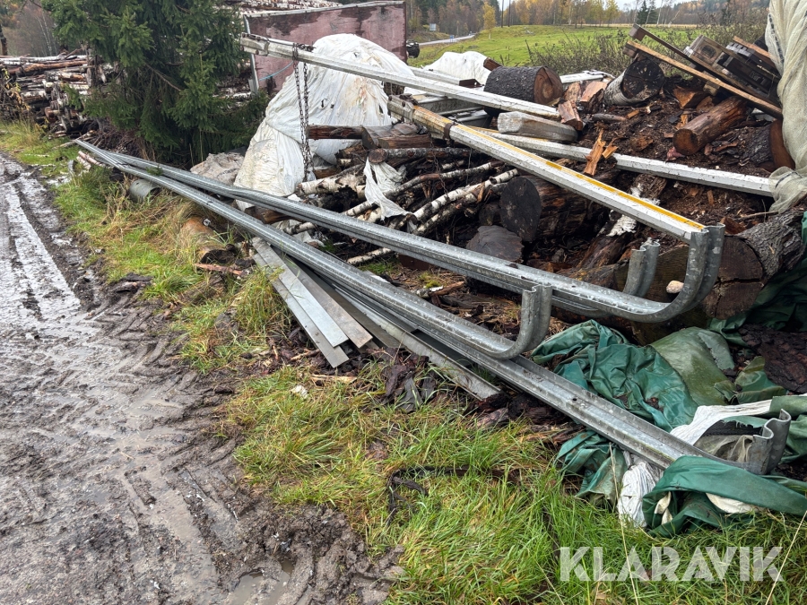 Vägräcke med stolpar 4 st längder