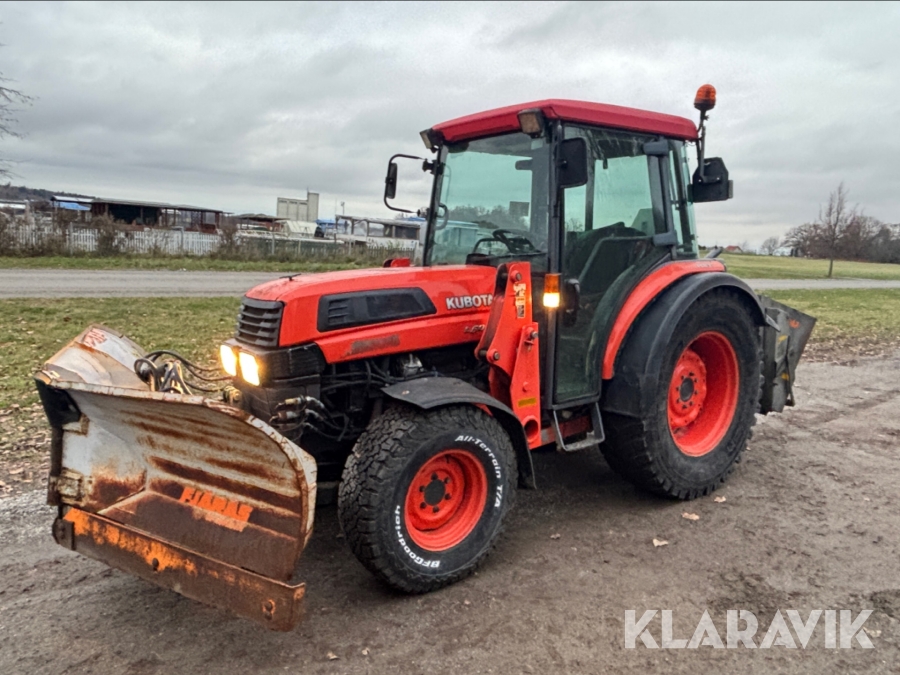 Traktor Kubota L5030 med lastere, sandspridare & Vikplog