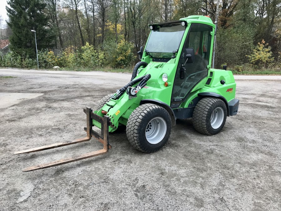 Kompaktlastare med redskap