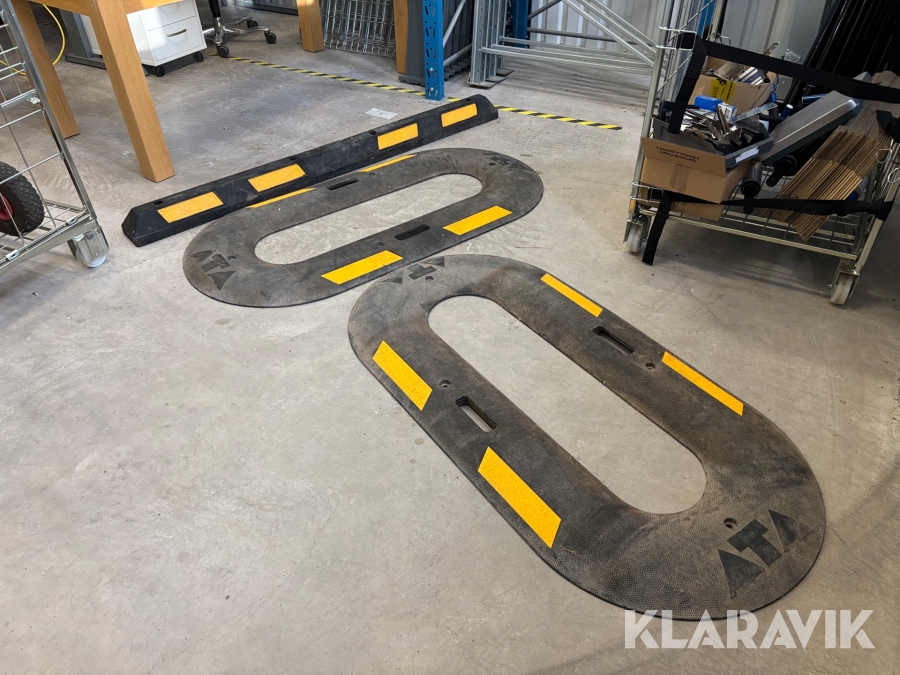 Portabelt farthinder ATA 2st samt ett parkeringsstopp