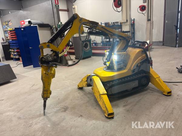 Rivningsrobot Brokk 90 med hydraulhammare