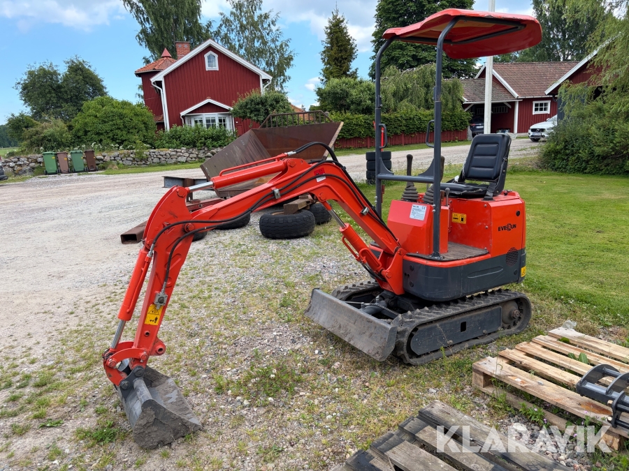Minigrävare Everun ERE 08 med trailer och 4 st redskap