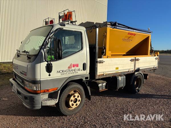 Lättlastbil Mitsubishi Canter HD med sandspridare