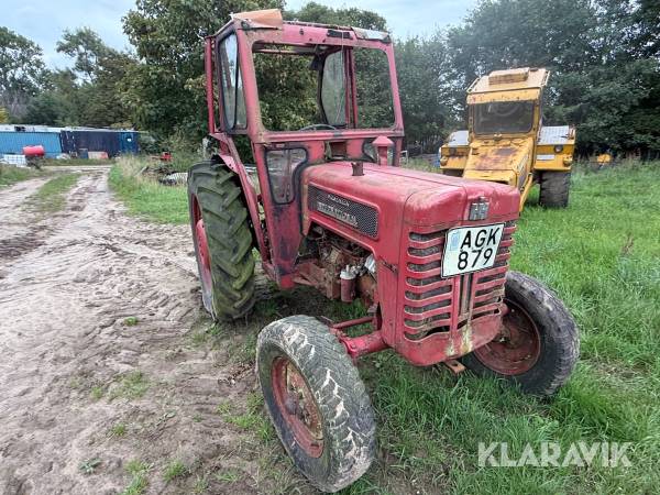 Traktor International B275