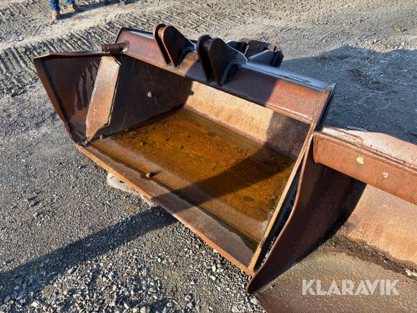 Planerskopa Nybro Smide T18 med sidvinge