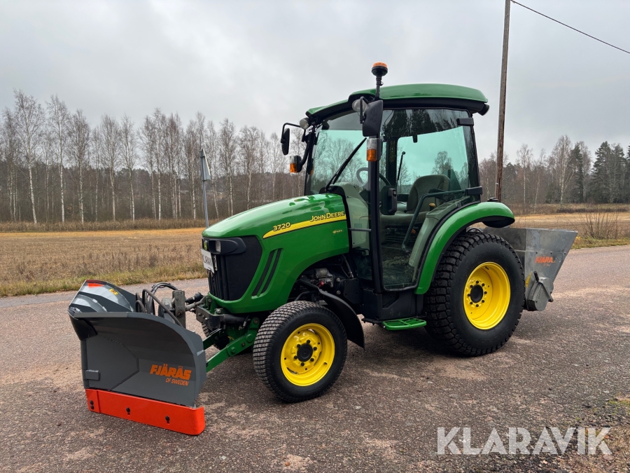 Kompakttraktor John Deere 3720 med redskap