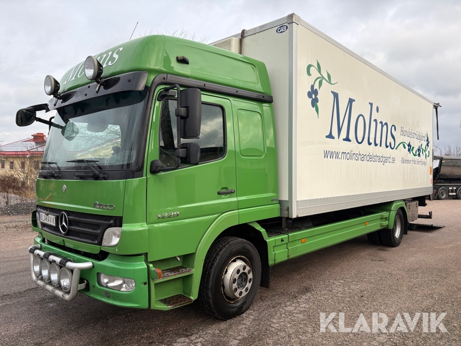 Lastbil Mercedes-Benz Atego 1229 med sovhytt