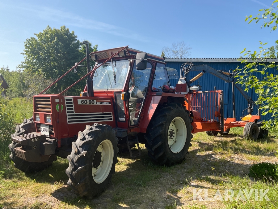 Traktor med huggarvagn Fiat 60-90