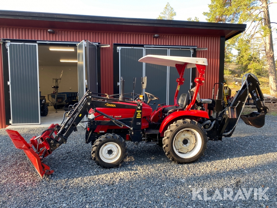 Traktor Jinma 244E med grävaggregat 