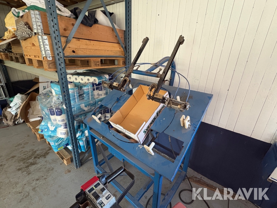 Kartongresare med cirka 480st kartonger