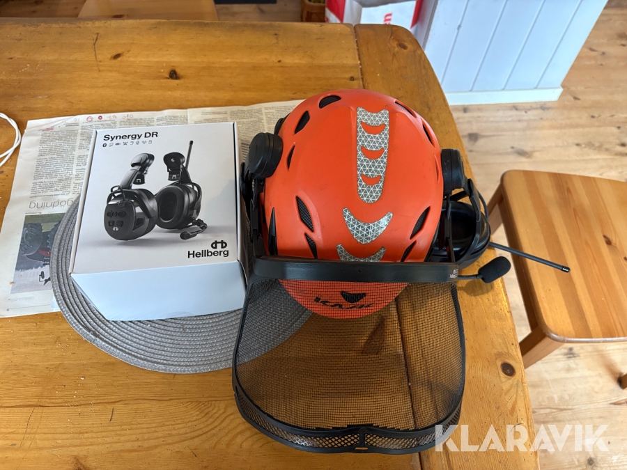 Hjälm med hörselkåpor Hellberg / Kask