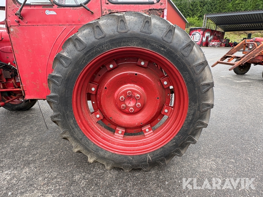 Traktor Volvo BM 400 med frontlastare