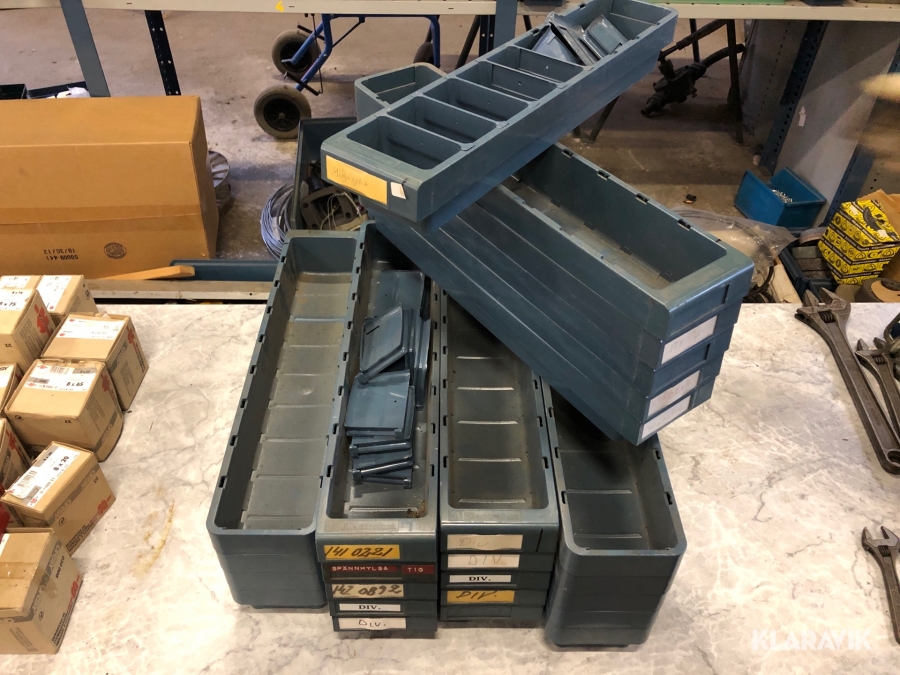Lagerboxar med avskiljare 