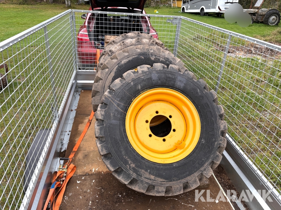 Däck på fälg 340/80-18 4st