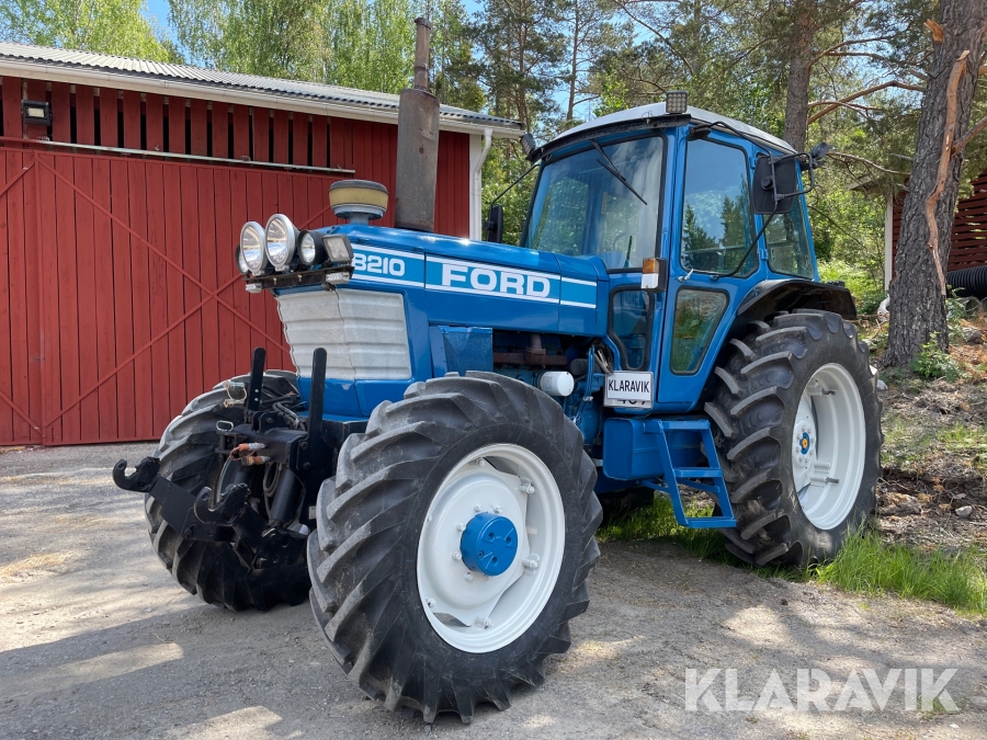 Traktor Ford 8210