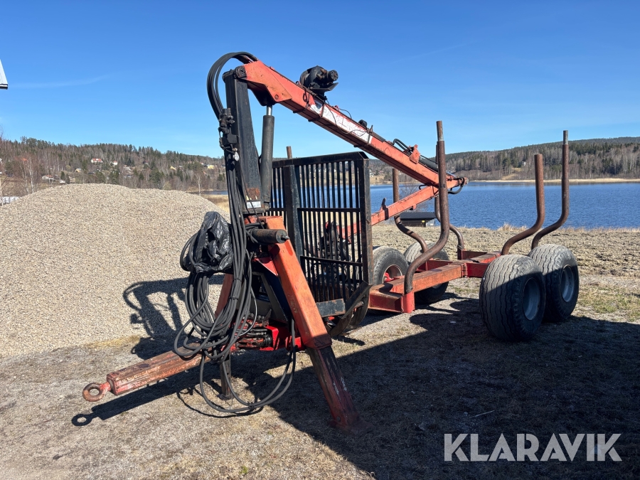 Skogsvagn Patu 505 med kran 