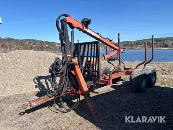 Skogsvagn Patu 505 med kran 