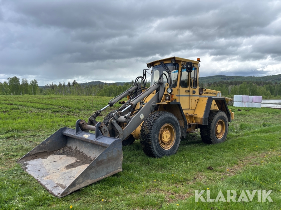 Hjullastare Volvo BM L70 med planeringsskopa