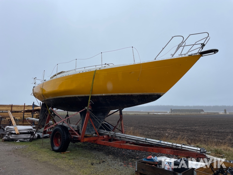 Segelbåt ÅH 30 med tillhörande vagn